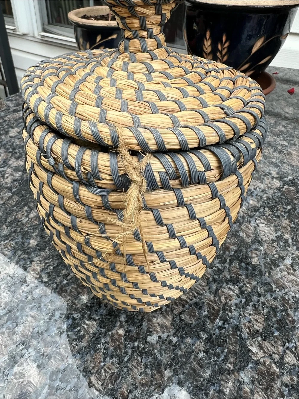 Sweet Grass Woven Basket w/ Lid cylinder shape 8”x5.5”